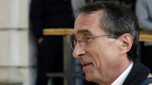 Secretele vieții lui Valentin Ceauşescu, creatorul din umbră al generației Steaua '86, câştigătoarea Cupei Campionilor Europeni. A iubit pe cine nu trebuia, a refuzat un bodyguard personal şi  Securitatea îi asculta telefoanele