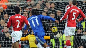 VIDEO** Drogba reușește o "dublă" cu Arsenal și Chelsea rămâne lider!