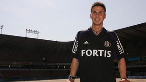 INTERVIU cu Marius Mitu. "Vrei să joci în locul lui Panduru, în locul lui Gâlcă, în locul lui Lăcătuș!?". Cum a debutat la Steaua, dialogul K.O. cu Yaya Toure și de ce întârzia mereu Vincent Kompany