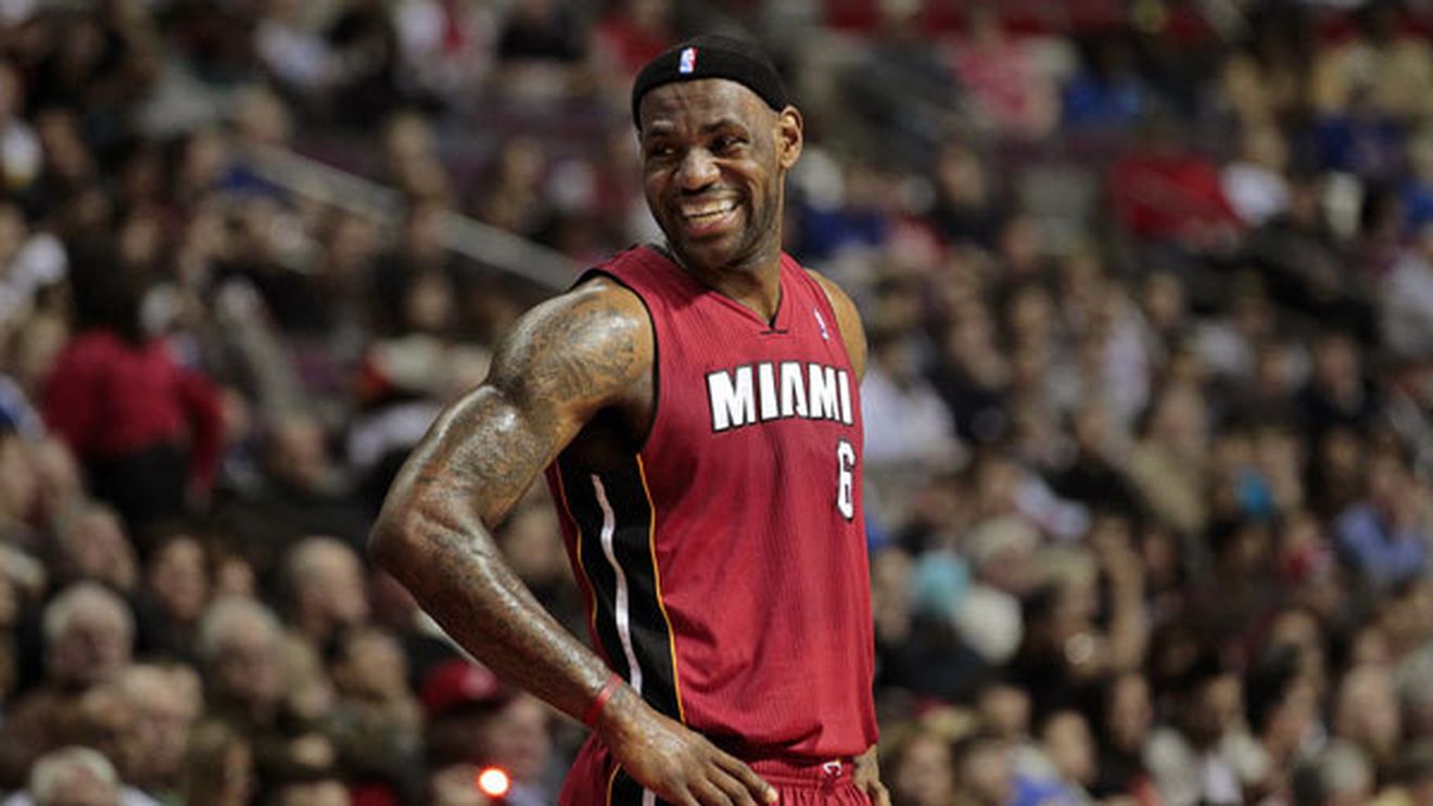 Mama lui LeBron,** arestată pentru că a pălmuit un bărbat :)