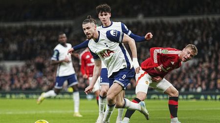 Ce notă a primit Radu Drăgușin, după thriller-ul Tottenham - Manchester United 4-3