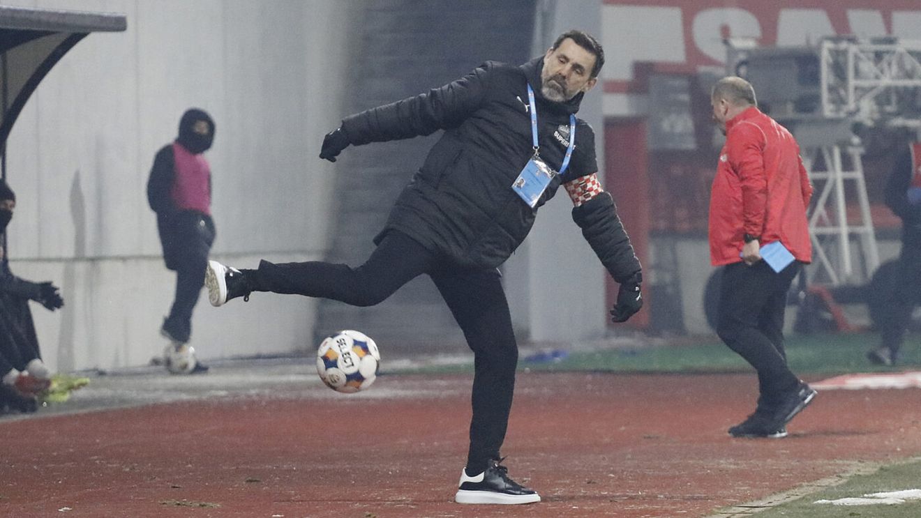 Dinamo negociază cu trei fotbalişti de top! Se „betonează” echipa de titlu pentru Kopic