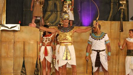 Salutări din Madagascar! Țara unde a fugit Radu Mazăre este legenda circului și a corupției în fotbal. Campioana a pierdut cu 149-0 după ce jucătorii, sătui să fie furați, și-au marcat toate golurile în propria poartă. Anul acesta, pe insulă au bântuit ciumații