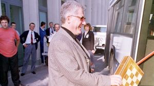 Mitică și-a pierdut ceasul la table!