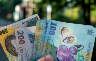 Cât vor primi românii în mână după creşterile salariale de la 1 iulie. Cum se calculează salariul minim european