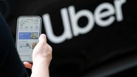Un român câștigă 8.000 de euro ca șofer de UBER în Elveția: „Lucrează două săptămâni și jumătate, restul stă acasă”