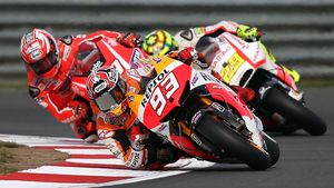 Marc Marquez s-a accidentat la umăr după o căzătură la Marele Premiu al Marii Britanii