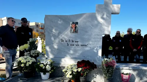Ilie Balaci, comemorat la 4 ani de la dispariţie. Sorin Cârţu a fost cuprins de emoții: „Universitatea Craiova avea mare nevoie de el”. Colegii din Craiova Maxima, la mormântul „Minunii Blonde”