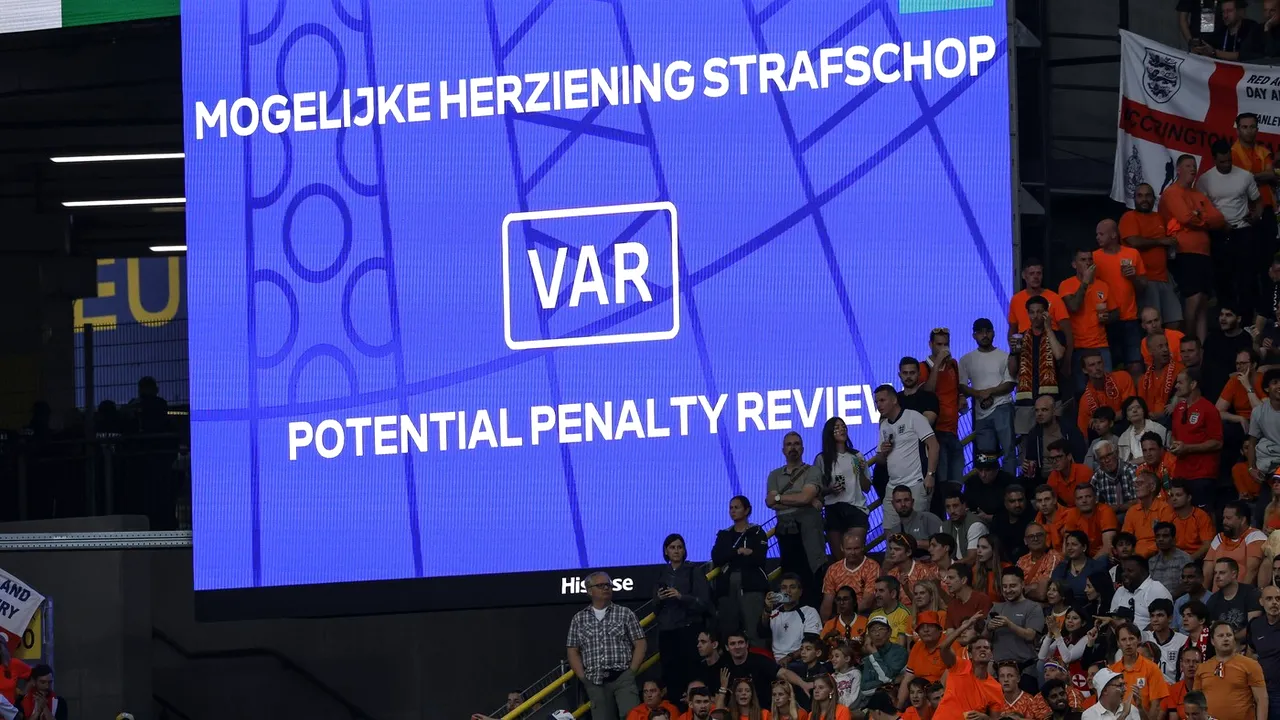 Cum au reacționat englezii după ce arbitrul neamț, suspendat în trecut pentru luare de mită, a dat un penalty controversat, cu VAR, în Anglia - Olanda! În optimile cu România, Felix Zwayer a ignorat toate fazele împotriva tricolorilor