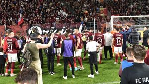 Plecare de ultimă oră de la Rapid: jucătorul tras pe linie moartă de Adrian Mutu s-a transferat definitiv la UTA Arad