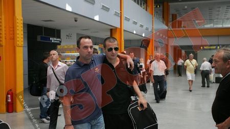 FOTO** Zicu, tăcut la sosirea în România! Și Moraes a venit la Cluj
