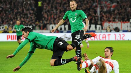 Lecție pentru Steaua!** Stuttgart a condus-o pe Hannover cu 2-0 la pauză, dar în repriza a doua a venit coșmarul! Doar Bayern Munchen i-a dat mai multe goluri