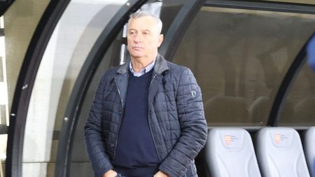 Prima fotografie cu Mircea Rednic după ce a ajuns din nou la spital. Gest curajos al antrenorului de la UTA