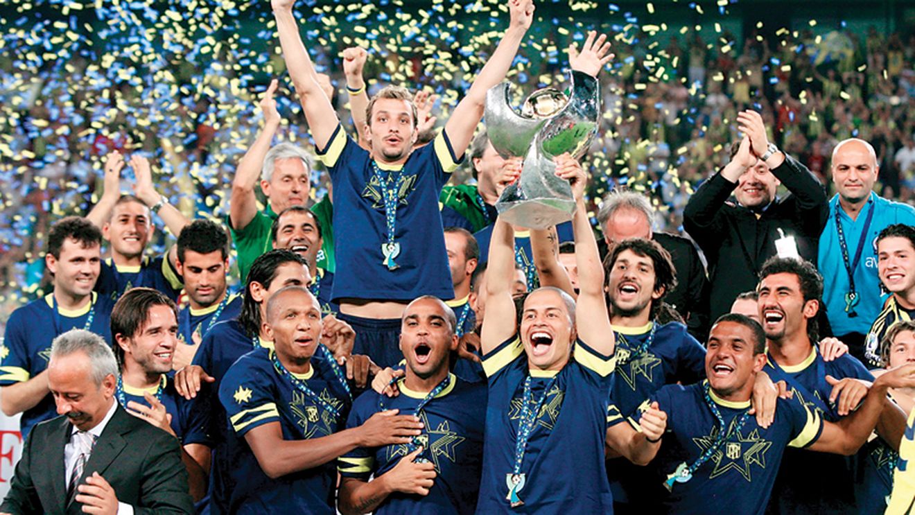 Secretele lui Fenerbahce: bani, vedete, antrenor!