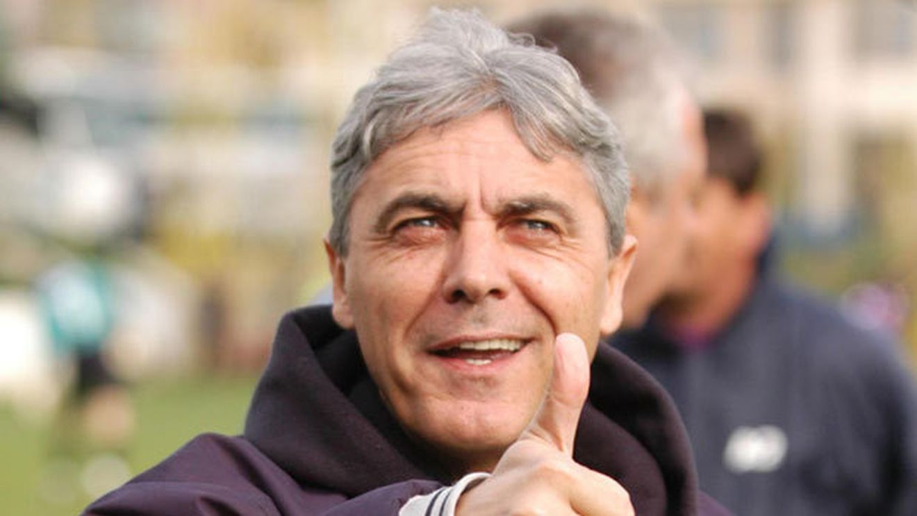 Apariție surprinzătoarea a lui Cârțu la partida Craiovei. Cum se protejează împotriva gerului. FOTO 