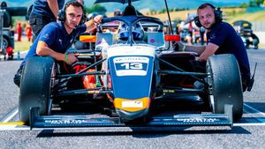 Vom avea un român în „Marele Circ”? Răspunsul unui manager italian din Formula 4 ne dă speranțe. SPECIAL