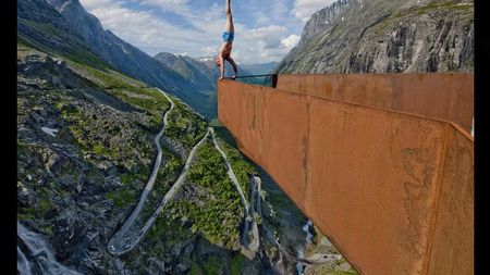 SUPER FOTO Nebunie și echilibru perfect la 1400 metri altitudine