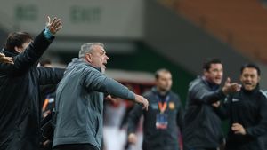 Cosmin Olăroiu a făcut scandal cu arbitri, după ce a pierdut în Cupa Emiratelor: „Greșeală foarte mare”