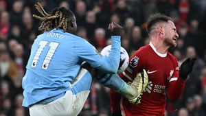 Scandalul uriaș al începutului de an în Premier League! Liverpool a cerut lovitură de la 11 metri în prelungirile derby-ului cu Manchester City, iar Cristi Balaj a tras concluzia: „Este indiscutabil!” EXCLUSIV