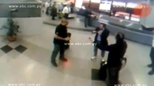 De la fotbal, la box! VIDEO** Chilavert și-a bătut impresarul pe aeroport!