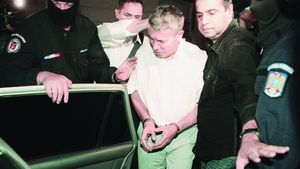 Acuze ca în filmele cu mafioți, cu bani negri și oameni care nu trădează niciodată!** Sandu, în centrul "caracatiței": Drumul și destinația sumelor imense de la UEFA