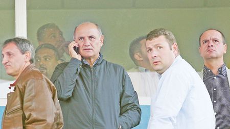 Cât mai rezistă Răzvan în Giulești? Copos a luat legătura cu Hizo! Vezi ce au discutat cei doi
