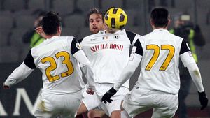 Au renunțat la grevă!** Jucătorii lui "U" își vor primii salariile pe luna august din banii încasați pe bilete la meciul cu CFR! Cum au decurs negocierile: