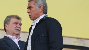 Neculaie: "'Vamă' a avut o atitudine mizerabilă"!** Dinu Gheorghe: "Văd că nu zice nimic de banii luați de la Rapid"