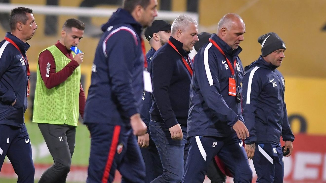 Marius Șumudică, luat la țintă de suporteri! L-au fluierat și i-au cerut demisia după eliminarea din Europa League