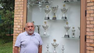 De peste 30 de ani în sportul alb din România, Ion Țupa, omul care a organizat primul turneu WTA în România, are un mesaj clar pentru toți oamenii care iubesc sportul Simonei Halep: "E timpul ca familia tenisului românesc să se reunească!" 