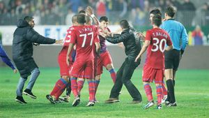 Cătușe și pumni în loc de fotbal!** Fotbalul românesc traversează cea mai gravă criză de imagine din istoria sa