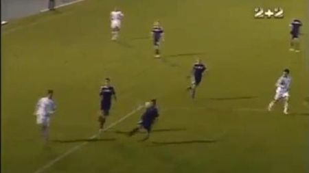 Asta le întrece pe toate! VIDEO** Un fundaș respinge mingea cu capul în propriul careu, arbitrul oprește meciul: n-o să-ți vină să crezi ce decizie a luat! Un fost stelist a fost eliminat