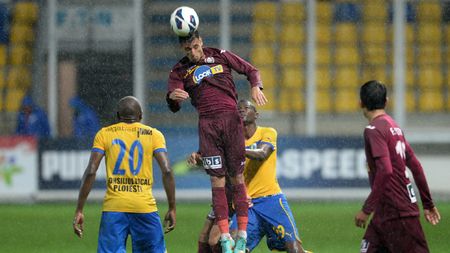 CFR joacă "acasă" cu Petrolul, dar în condiții speciale. Fanii clujeni nu vor avea acces în peluză și în 6 sectoare de tribună