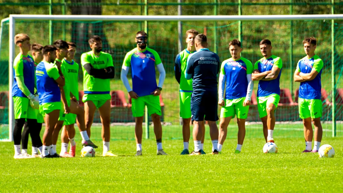 Liderul Ligii 2 se duce cu inima strânsă pe terenul Muscelului, una dintre ultimele clasate. Antrenorul Corvinului: ”Sunt foarte agresivi, joacă un fotbal direct”