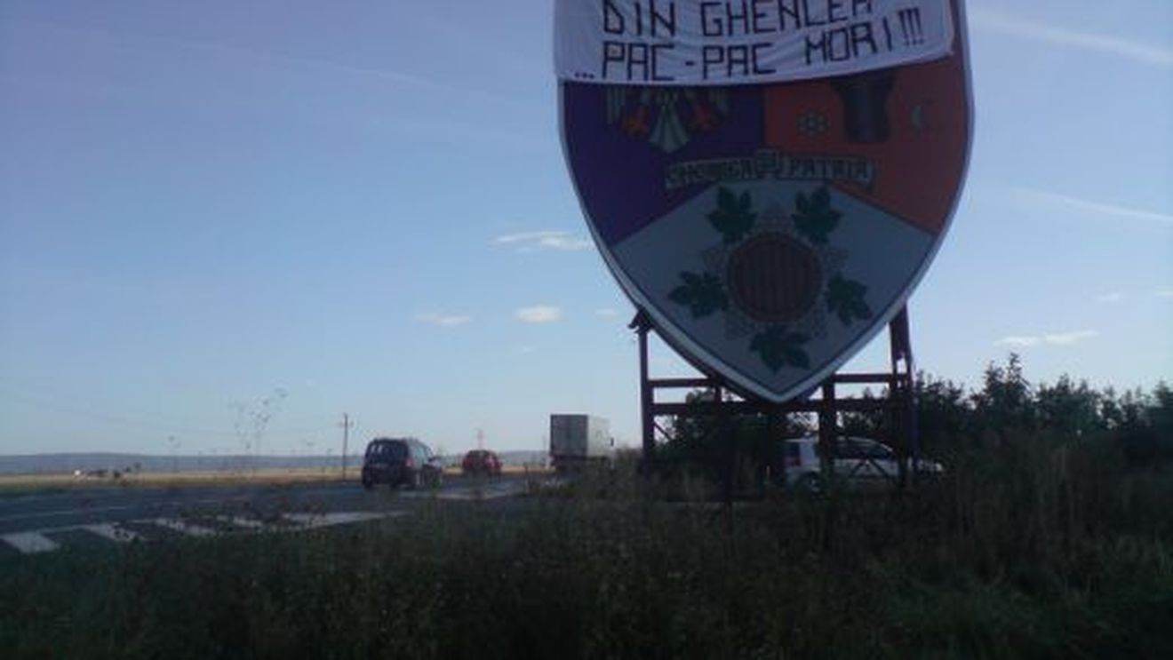 Contestat și în Vrancea:**  'Gigi, pleacă din Ghencea! Pac, pac, mori'