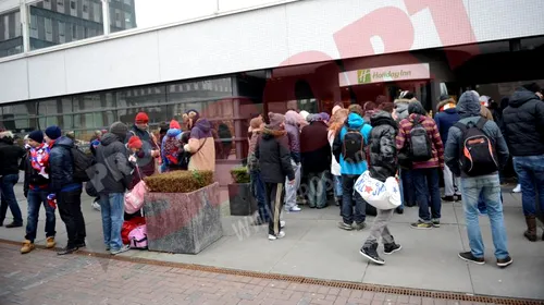 FOTO** Nebunie la hotelul Stelei din Amsterdam!** Fanii se „calcă în picioare” pentru bilete. Câte tichete s-au vândut până acum