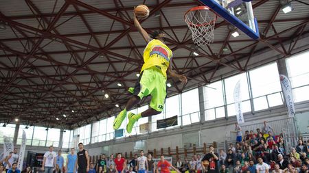 Și românii pot să sară. Show total la Sport Arena Streetball