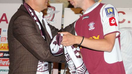 „Luați banii și bateți Poli!"