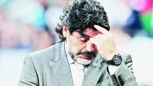 Maradona se autopropune antrenor la Aston Villa!