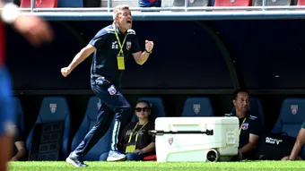 Daniel Oprița își explică rămânerea la Steaua și confirmă cele trei noi achiziții făcute de club. ”Eu vorbesc de play-off, nu de retrogradare”