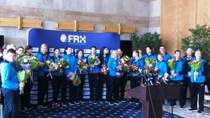 Sosirea handbalistelor olimpice. De ce n-au fost reprezentanții MTS și COSR la aeroport. CSM București - patru buchete de flori! Pe cine a mai pus ochii clubul primăriei?