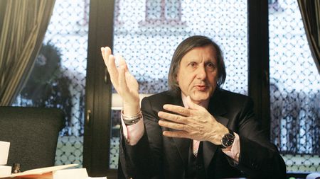 "De ce tace** Mutu?"