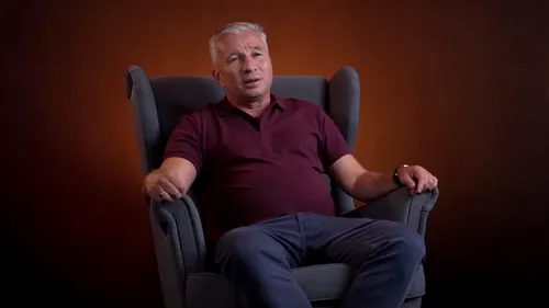 Dan Petrescu este suspendat pentru derby-ul de azi, din Bănie, dar acum doi ani a câştigat titlul din fotoliu. Omul de legătură de atunci al „Bursucului” îi este acum rival