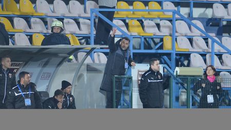 Niculescu s-a dezlănțuit la finalul partidei: "A fost viciere de rezultat! E rea intenție. N-am jignit pe nimeni, am fost eliminat pentru că am intrat un metru în teren". Antrenorul a rămas fără cuvinte după discuția cu Bîrsan