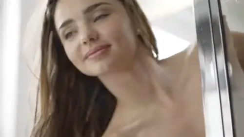 Miranda Kerr, protagonista unei reclame sexy pentru una dintre cele mai cunoscute firme de echipament sportiv