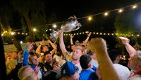 Petrecerea de titlu a Universității Craiova. Campionii sărbătoresc cu suporterii în Piața „Mihai Viteazul”