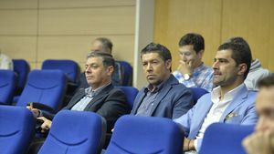 Dani Coman a anunțat cine are cele mai mari șanse să stea pe banca Astrei la meciul cu CFR: "Cred că va ajunge un mare antrenor". Ce a spus despre despărțirea de Iordănescu și posibila venire a lui Mutu: "Nu e o problemă că nu are licență"