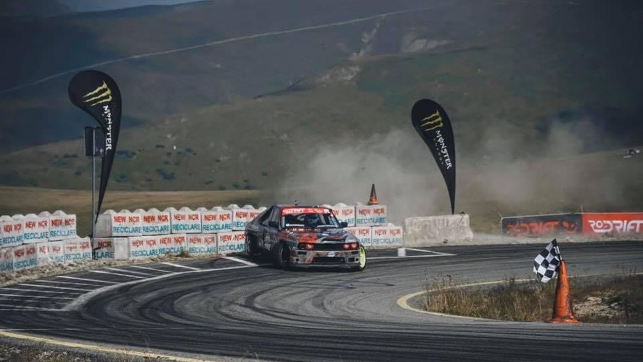 Campionul național de drift se decide pe acoperișul României. Etapa adună 30.000 de cai putere