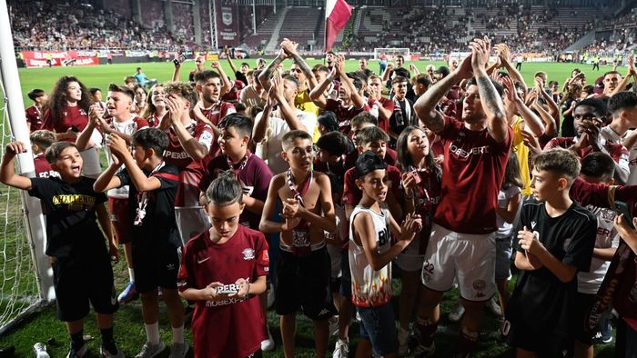 Rapid a explicat de ce Jandarmeria le-a refuzat suporterilor accesul la derby-ul cu Dinamo! Giuleștenii se delimitează de acțiunile forțelor de ordine