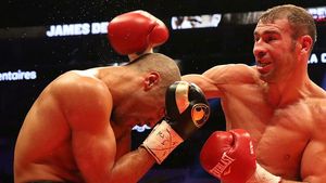 Întâlnire emoționantă pentru Lucian Bute în Canada. S-a revăzut, după 14 ani, cu artista care i-a cântat imnul în ringul de box